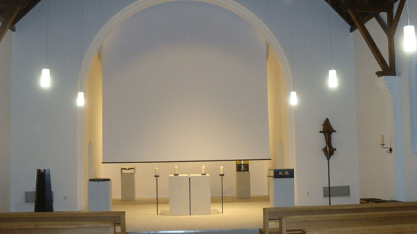 DGUV Leinwand in Kirche