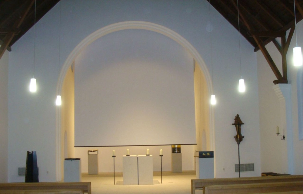 Großmotorleinwand in Kirche