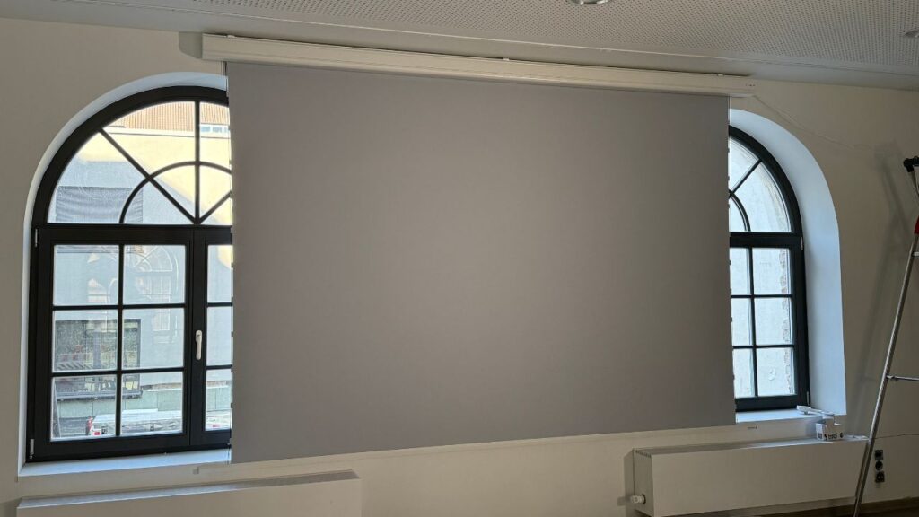 CLR Tension Motorleinwand, 3 Meter