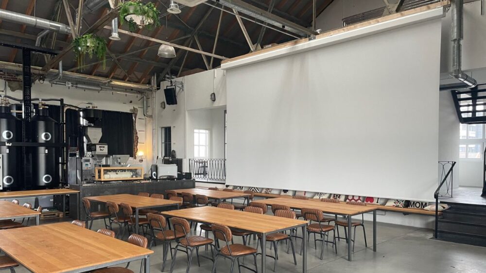 Großmotorleinwand, XXL Beamerleinwand Stiers