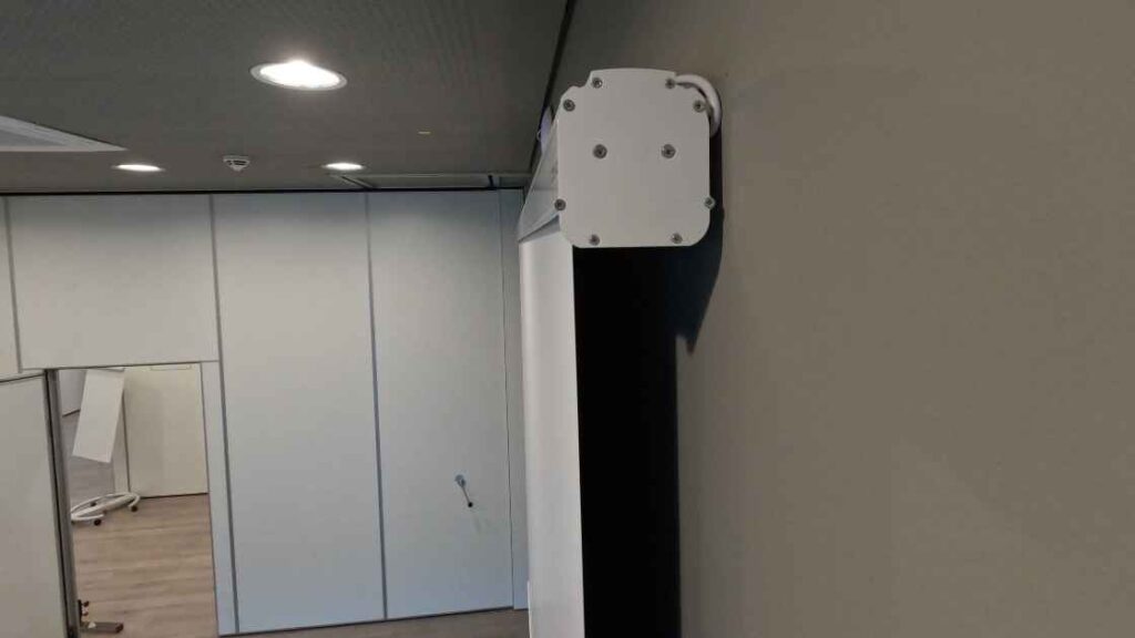 Vorne abrollende Motorleinwand, Stiers Motorleinwand