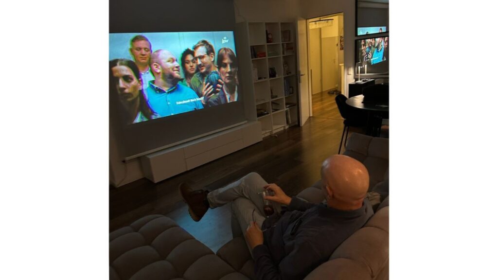 Fernsehen über den Beamer: Ein Erlebnis mit integriertem Streaming-Receiver - Stiers