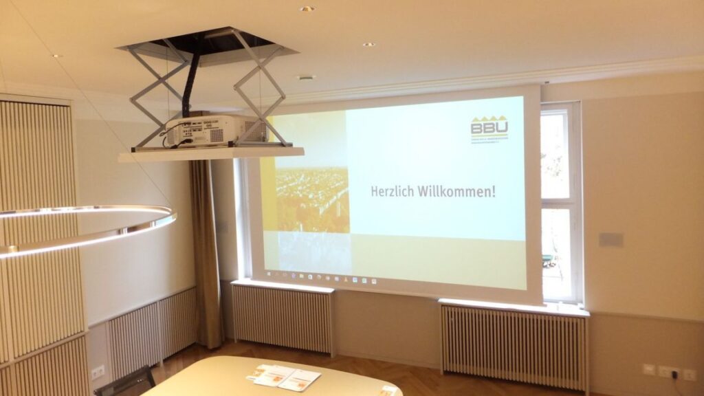 Fernsehen über den Beamer: Ein Erlebnis mit integriertem Streaming-Receiver - Stiers