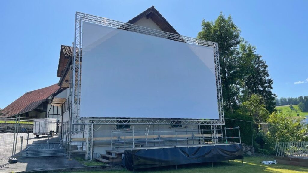 Beamerleinwand mit Traversensystem: Die clevere Lösung für Events – mit Stiers Leinwänden
