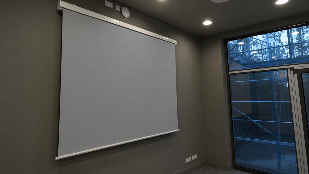 Grau_Motorleinwand_Stiers_Wand-Deckenmontage